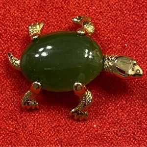14K Gold & jade turtle brooch